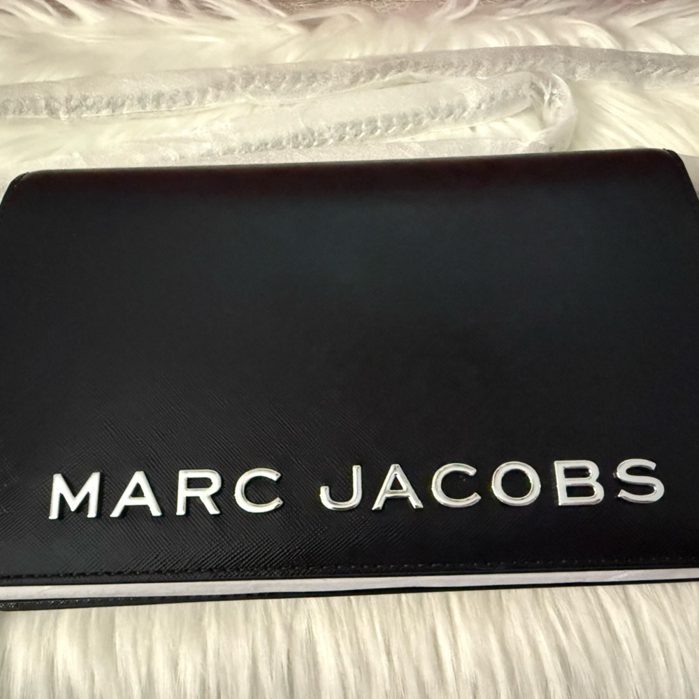 New with Tag Marc Jacobs Elegant Wallet on Chain Crossbody Bag (New With Tags)